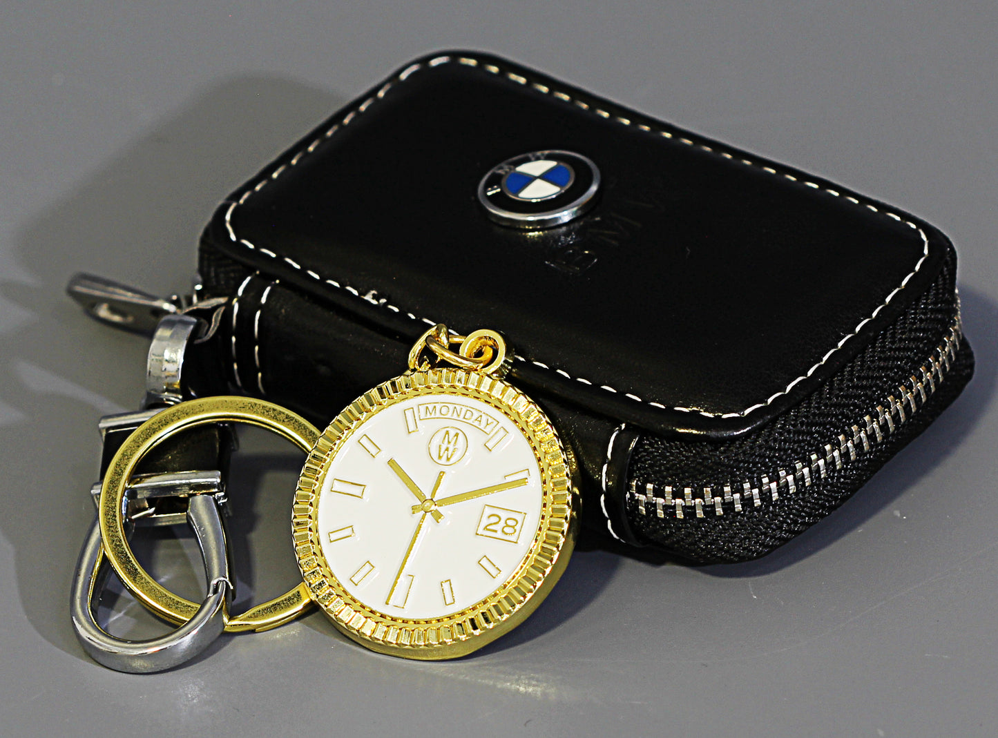 New Collection! Watchmedals PRESIDENTIAL Series Keychain - Yellow Gold & White