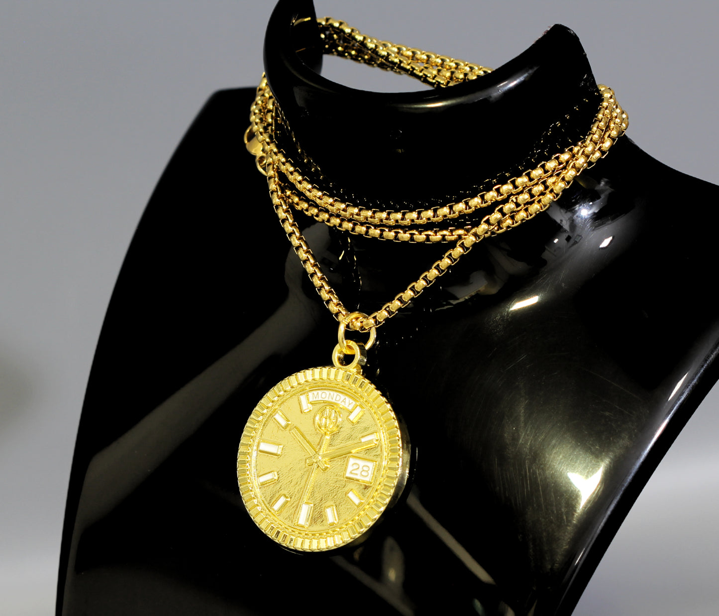 New Collection! Watchmedals PRESIDENTIAL Series Medal Necklace - Yellow Gold