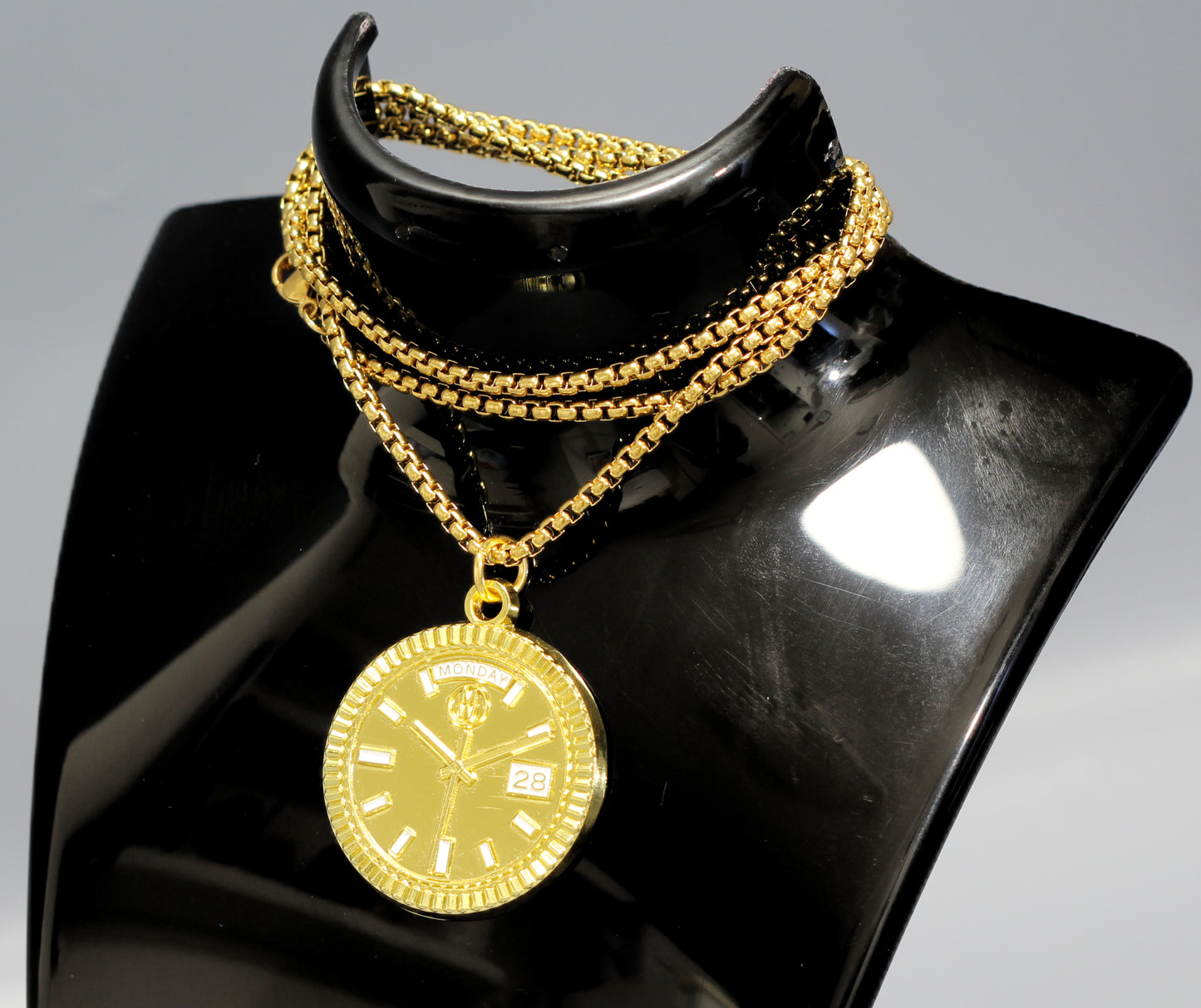 New Collection! Watchmedals PRESIDENTIAL Series Medal Necklace - Yellow Gold