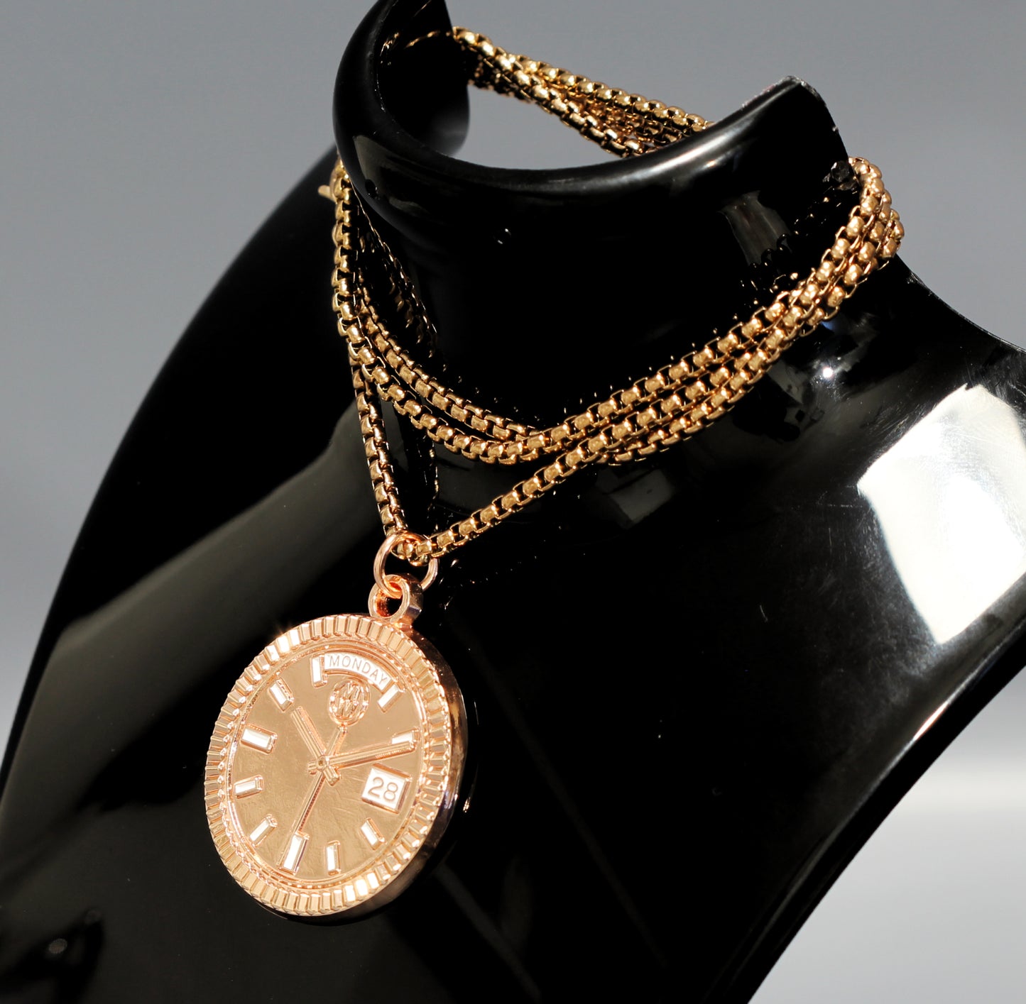 New Collection! Watchmedals PRESIDENTIAL Series Medal Necklace - Rose Gold